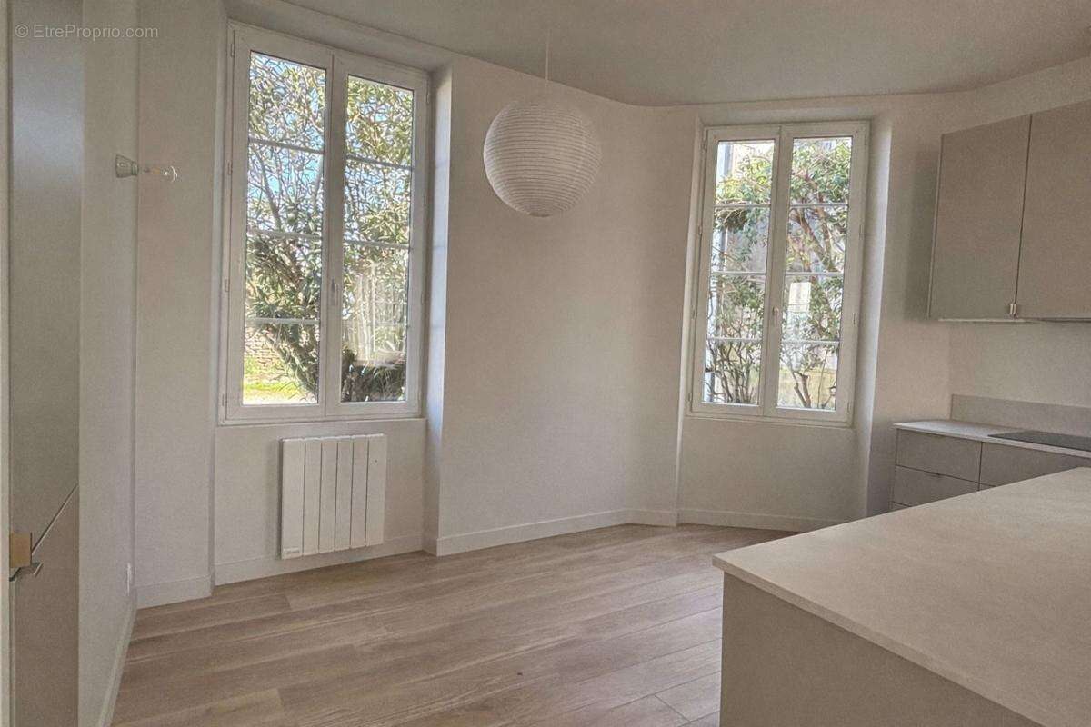 Maison À Vendre au cœur du centre-ville de Saint-Georges-d’Oléron - photo 5