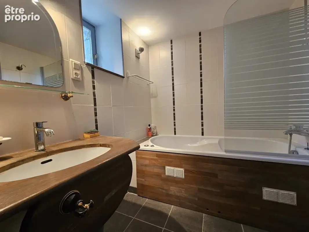 A vendre charmante maison en pierre VIRIGNIN - photo 7
