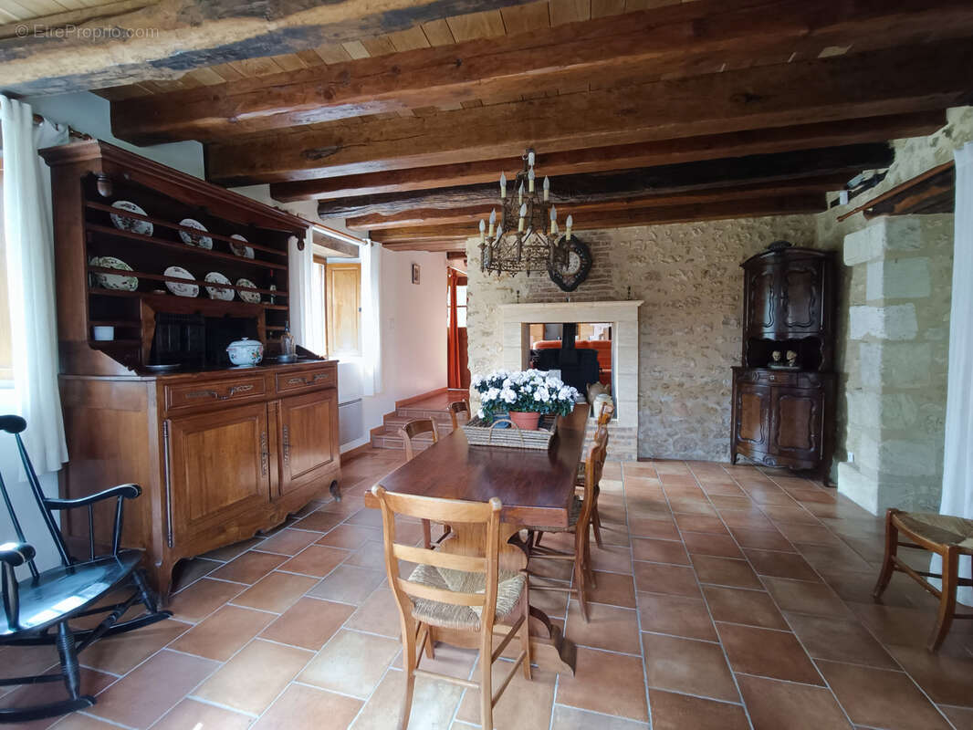 Maison à MILHAC-D'AUBEROCHE
