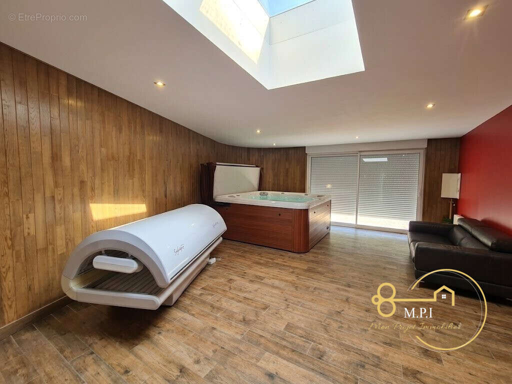 Maison 267 m² à Cerise  - photo 9