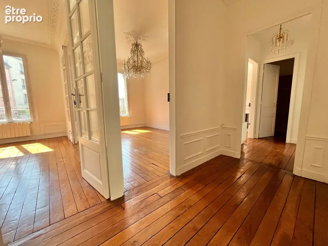 F4 de 77 m² en plein centre historique - photo 3