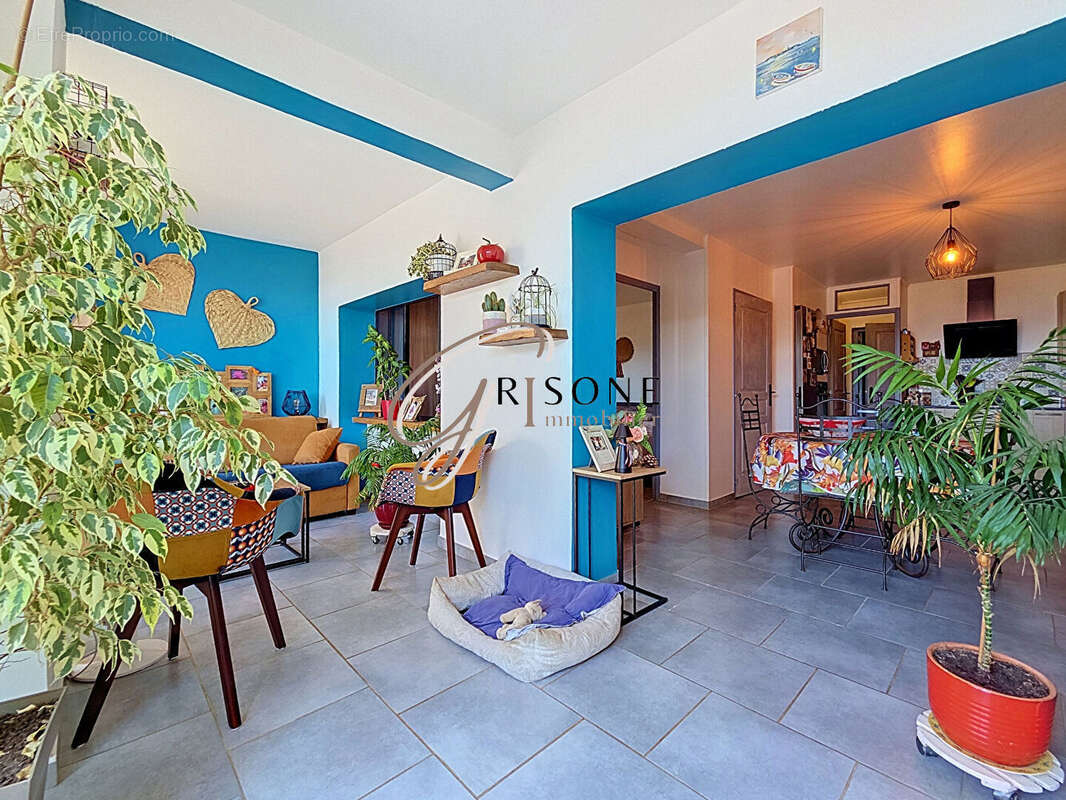 Appartement T2 Vue mer au Brusc à Six-Fours les Plages - photo 3