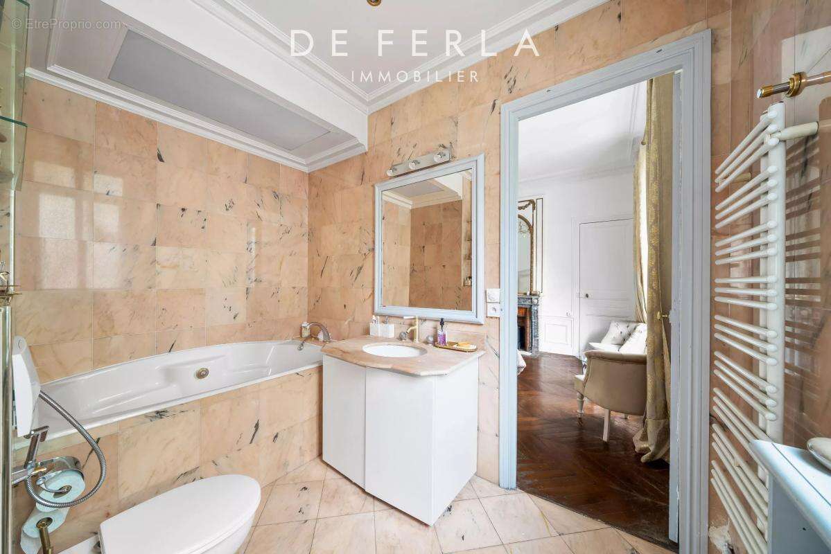 Appartement à PARIS-16E
