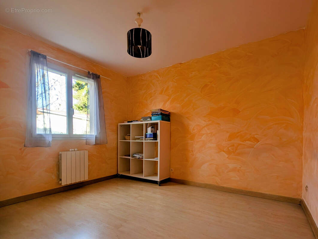 Maison à SAINT-DENIS-LES-BOURG