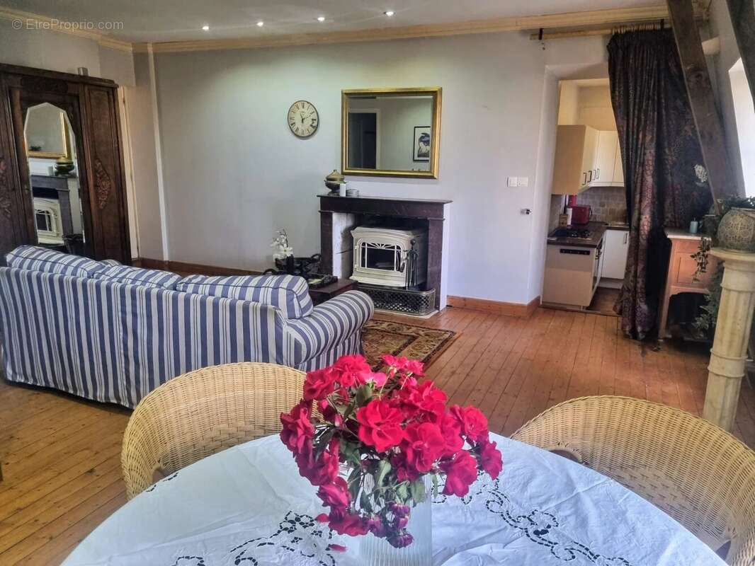 Appartement à CHARRAS