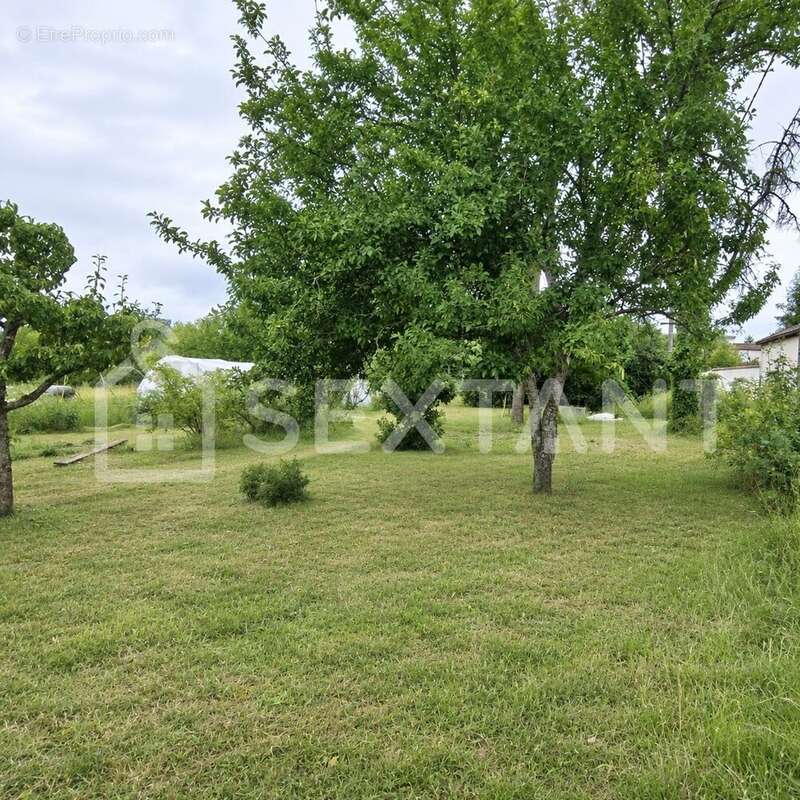 Maison de 120 m²  à rénover  4 chambres  grandes dépendances - photo 2
