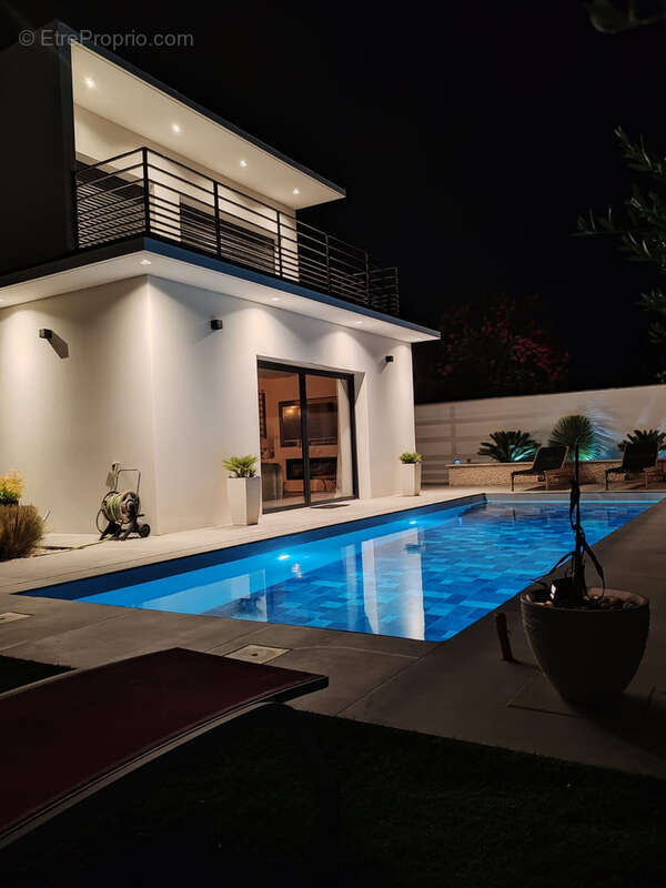 Maison récente de  standing , 6/7 pièces, avec suite parentale au rdc, garage et piscine. - photo 12