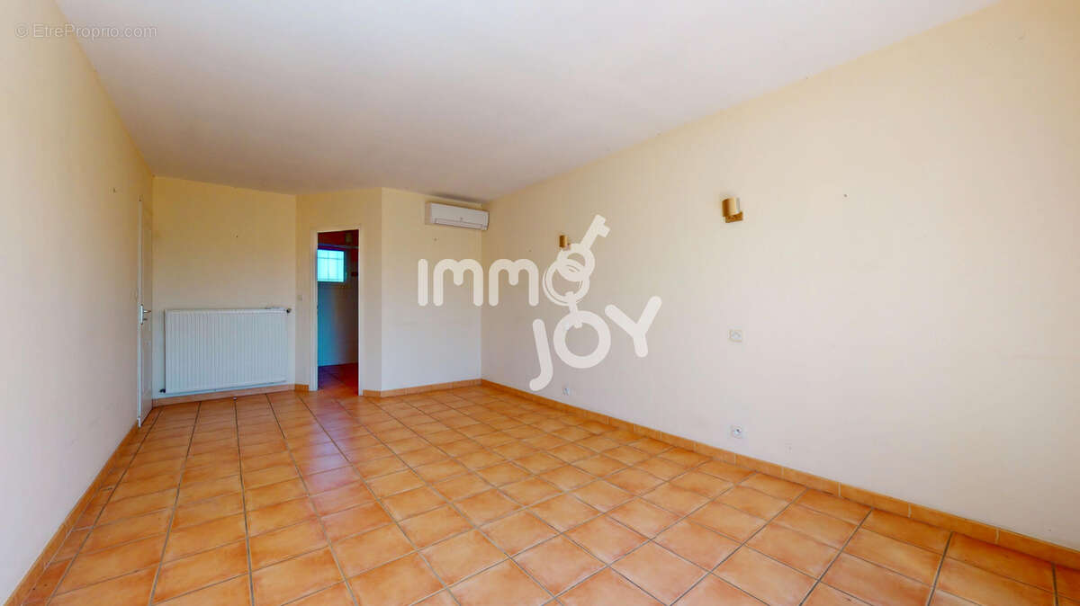 Ouveillan - villa de 169m2 - piscine - terrain de 1603m2 - photo 12