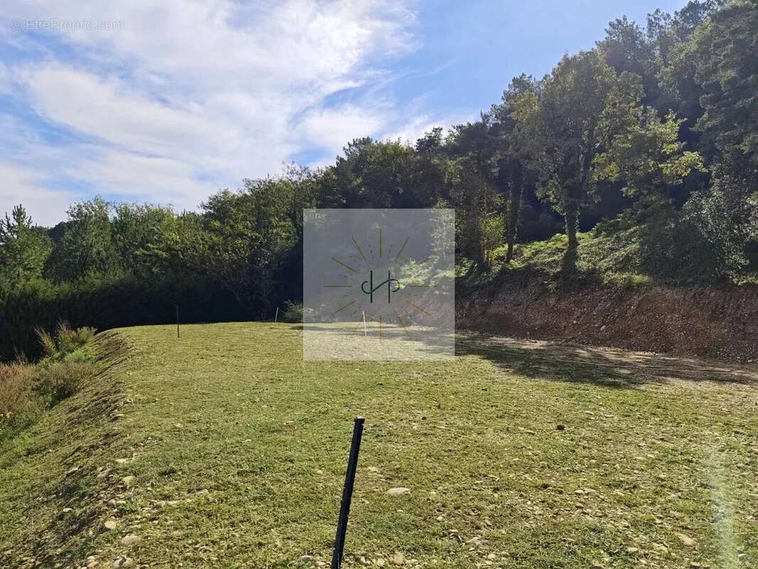 Terrain à MONTELIMAR