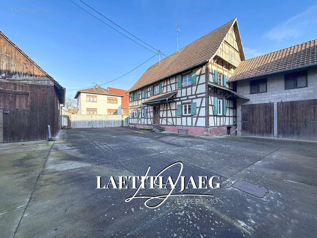 Maison alsacienne - 196 m2 - dependances - rue calme - photo 4
