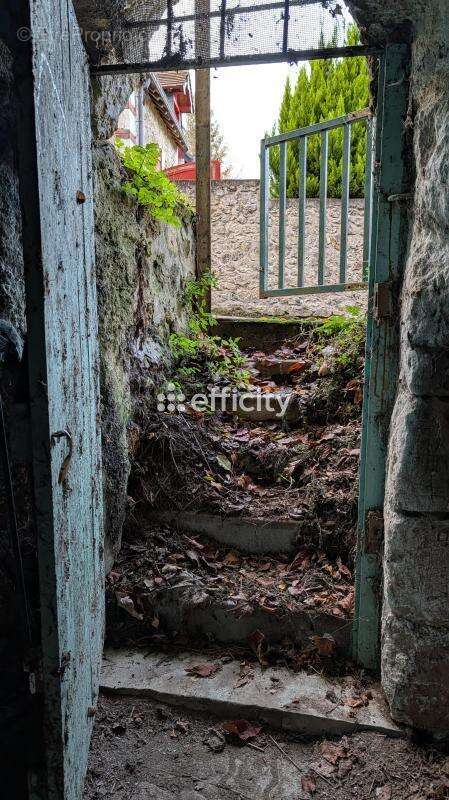 Parking à MONTLOUIS-SUR-LOIRE