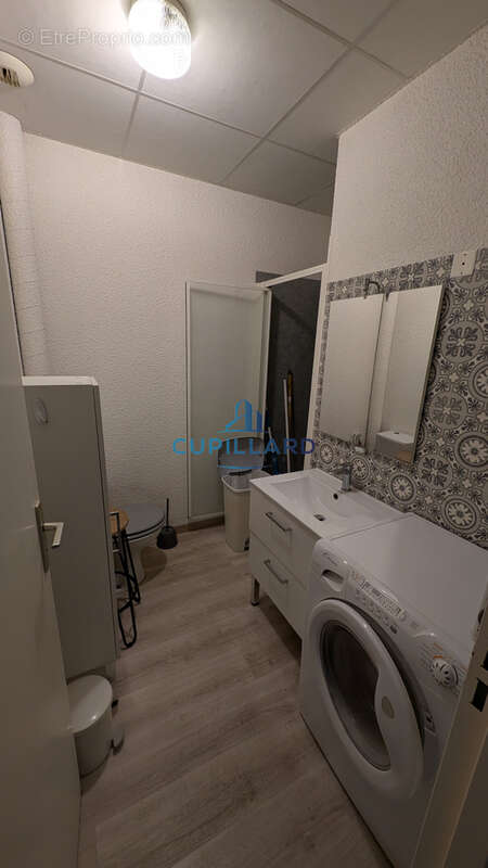 Roanne centre-ville Studio en parfait état avec parking privatif - photo 3
