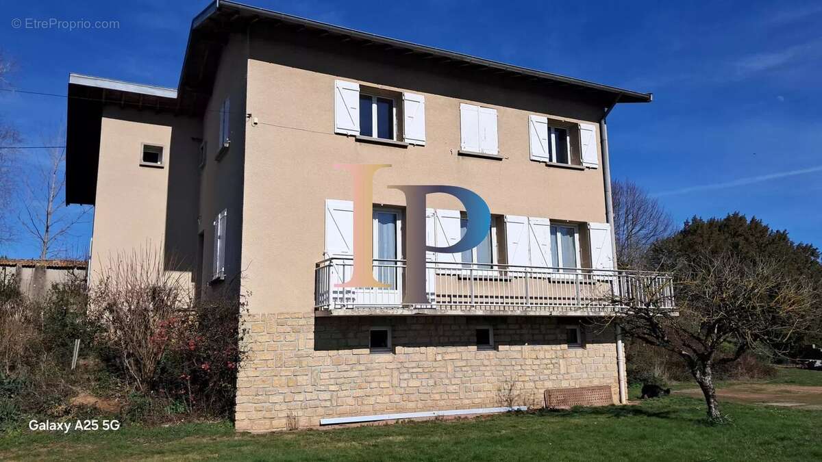 Maison à LA CLAYETTE