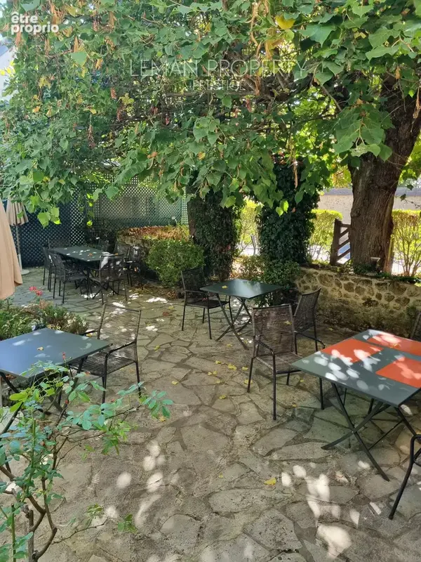 Une demeure en meulière aux volumes remarquables, au cœur du village - photo 5
