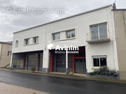 Façade 1 - Commerce à JOZE