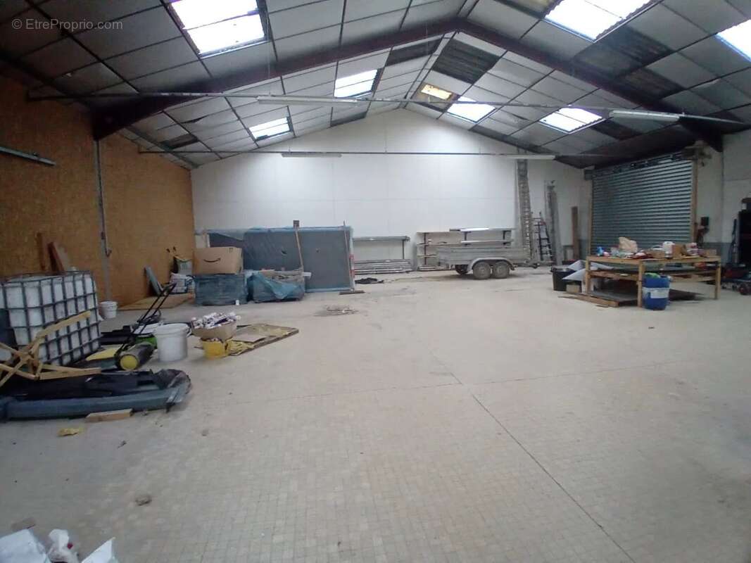 Commerce à SAINT-AMAND-SUR-SEVRE