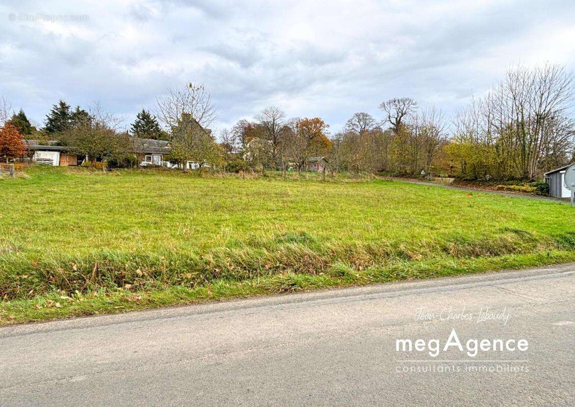 Terrain à ROULLOURS