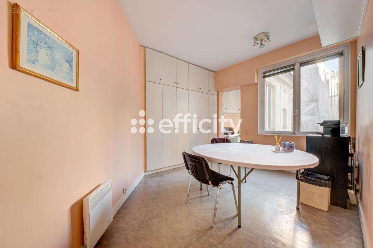 Appartement à PARIS-8E