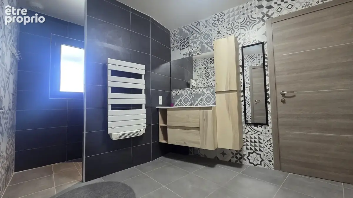 A vendre - cers - villa plain-pied de 172 m2 de type 5 sur 700 m2 de terrain avec piscine et garage - photo 13