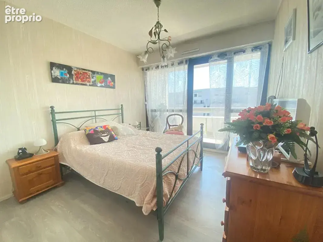 Bel appartement cossu, en dernier étage avec 20m² de terrasse, vue dégagée, 2 ch , celliers et cave - photo 4