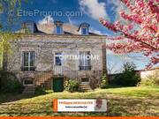 Maison à SAINT-SULPICE-LES-FEUILLES
