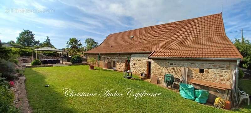 Charolles à 5 minutes, Maison en pierres, rénovée, de 128 m² avec grange attenante aménageable, sur terrain de 2 357 m² - photo 10