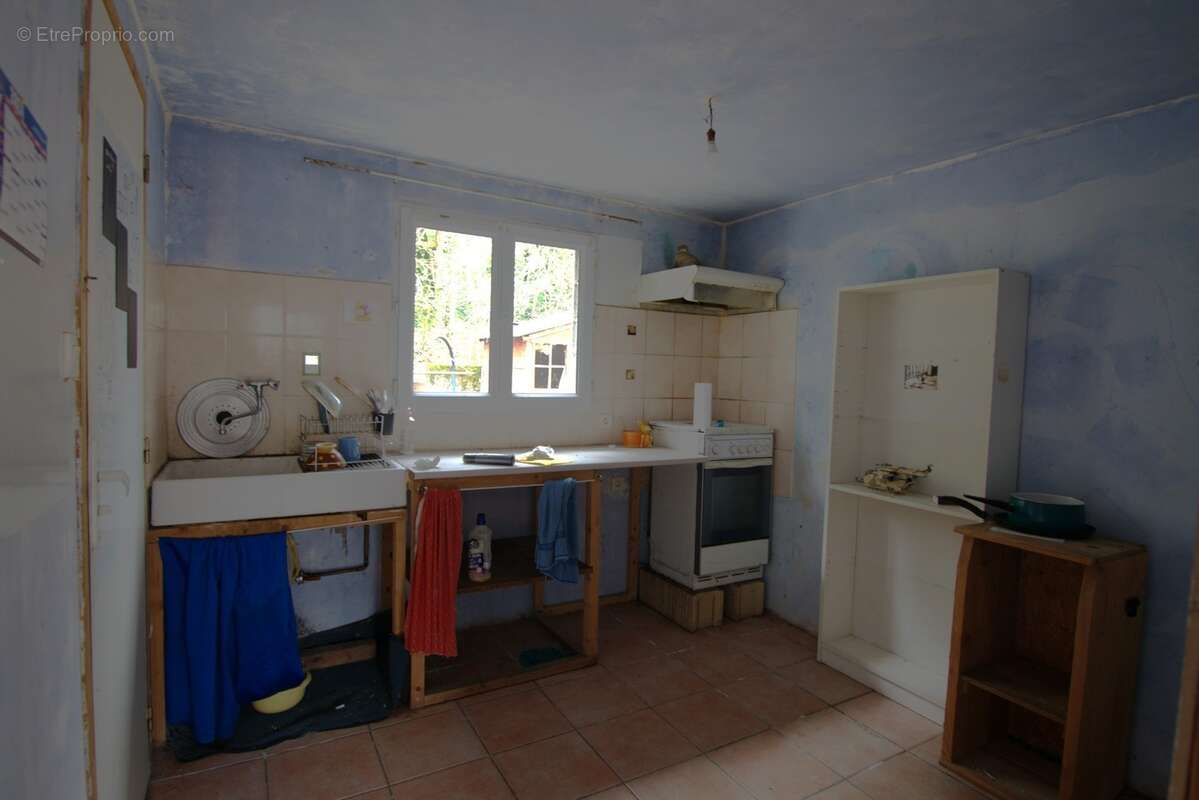 A vendre : Local/Entrepôt de 220 m2 plus une maison de 90m2 TERRASSON LA VILLEDIEU (24) - photo 9