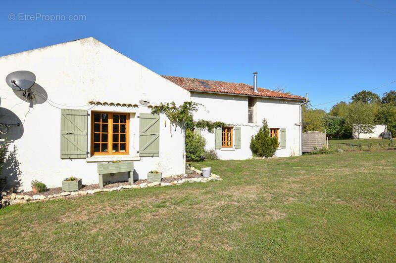 MAISON - Maison à GENOUILLE