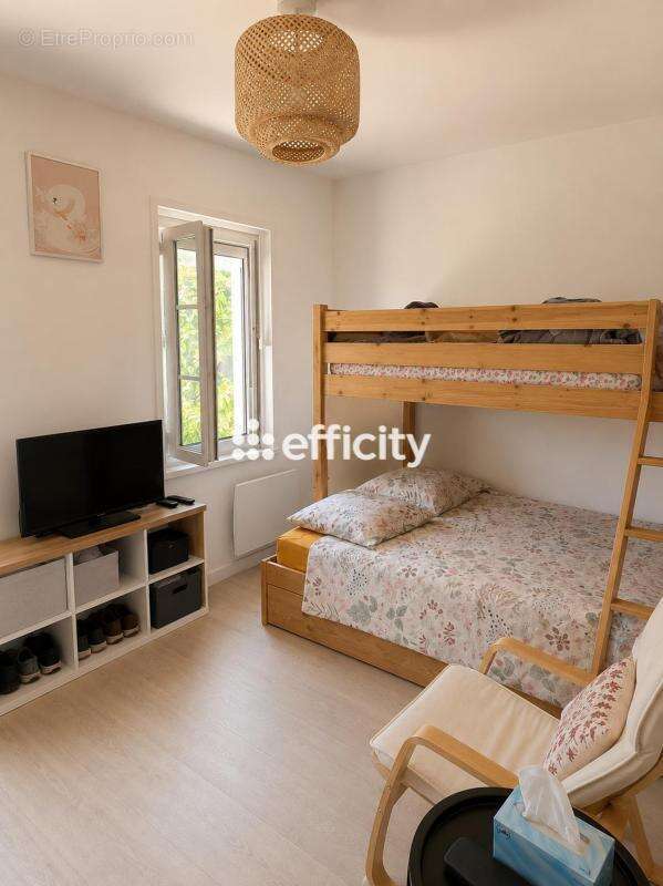 Maison 171 m² à La Lande-De-Fronsac  - photo 8
