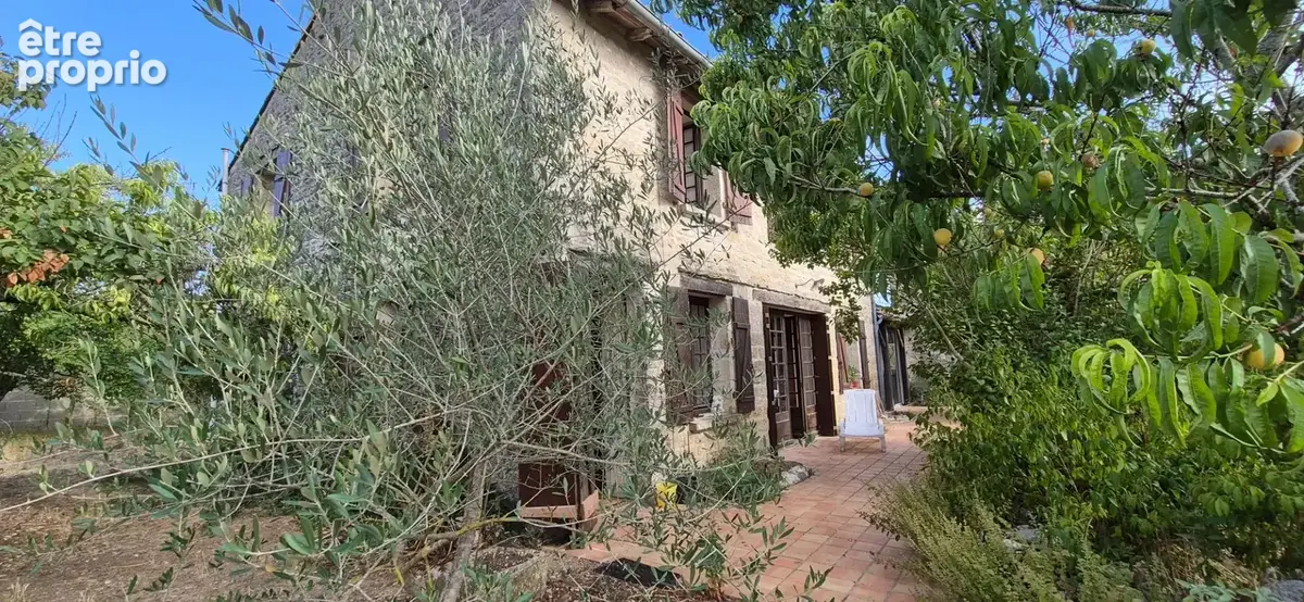 Corps de Ferme de 340 m2, avec plusieurs maisons indépendantes et 200 m2 de dépendances - photo 23