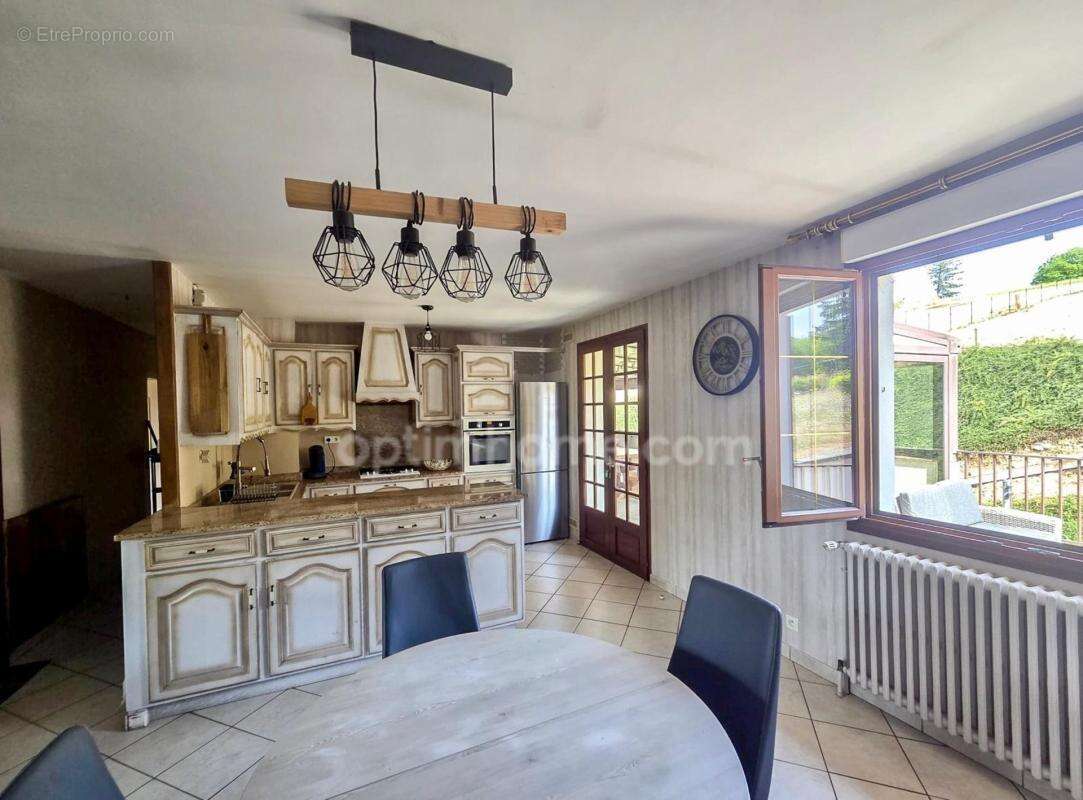 A VENDRE en EXCLUSIVITE maison de famille 5 chambres, 35 ares de terrain et petit hangar - photo 4