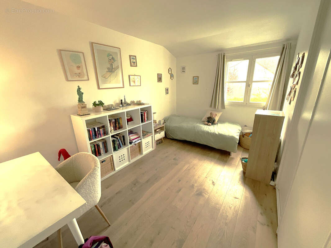 Maison à VOISINS-LE-BRETONNEUX