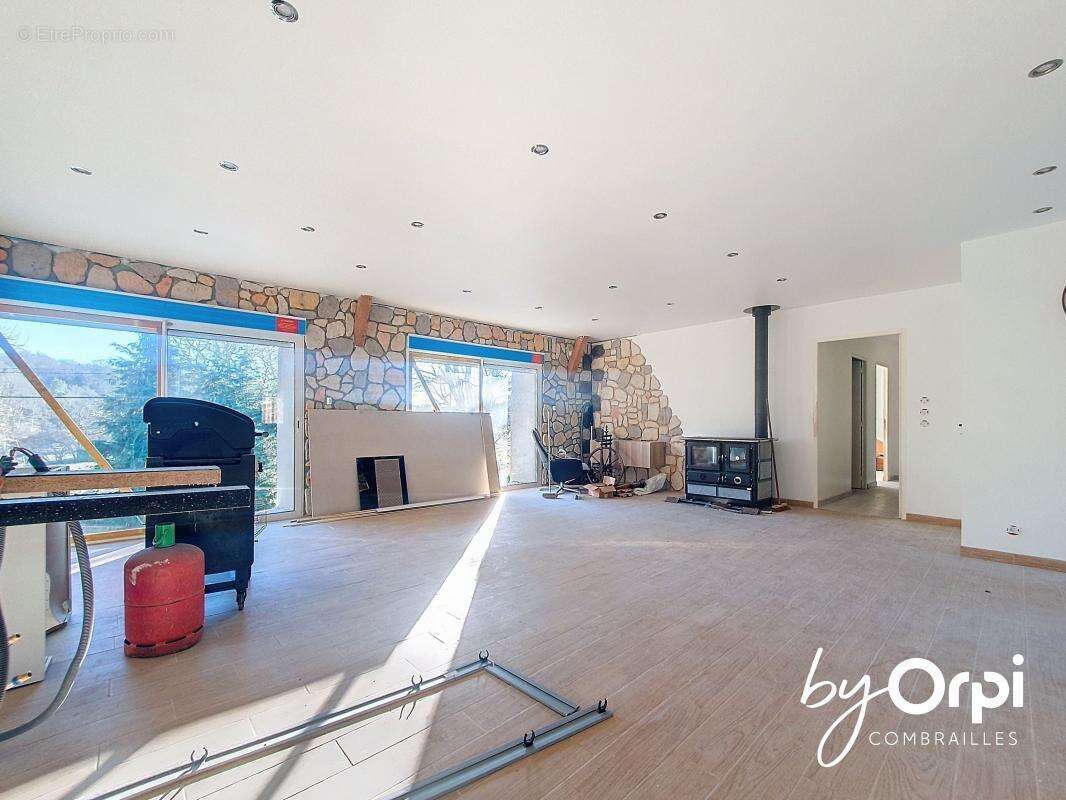 Maison à VERNEUGHEOL