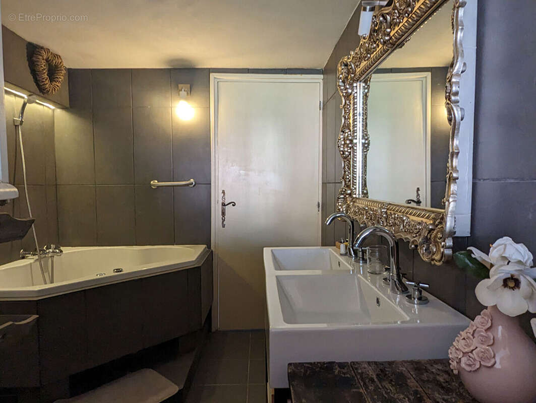 Maison à VILLECROZE