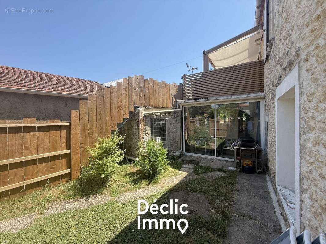 Ensemble immobilier saint just luzac - photo 9