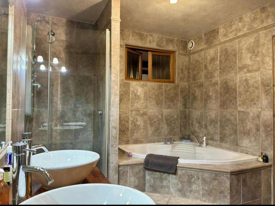 Appartement à PEILLE