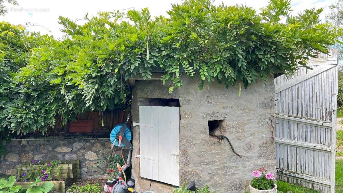 Maison à SAINT-PRIEST-DES-CHAMPS