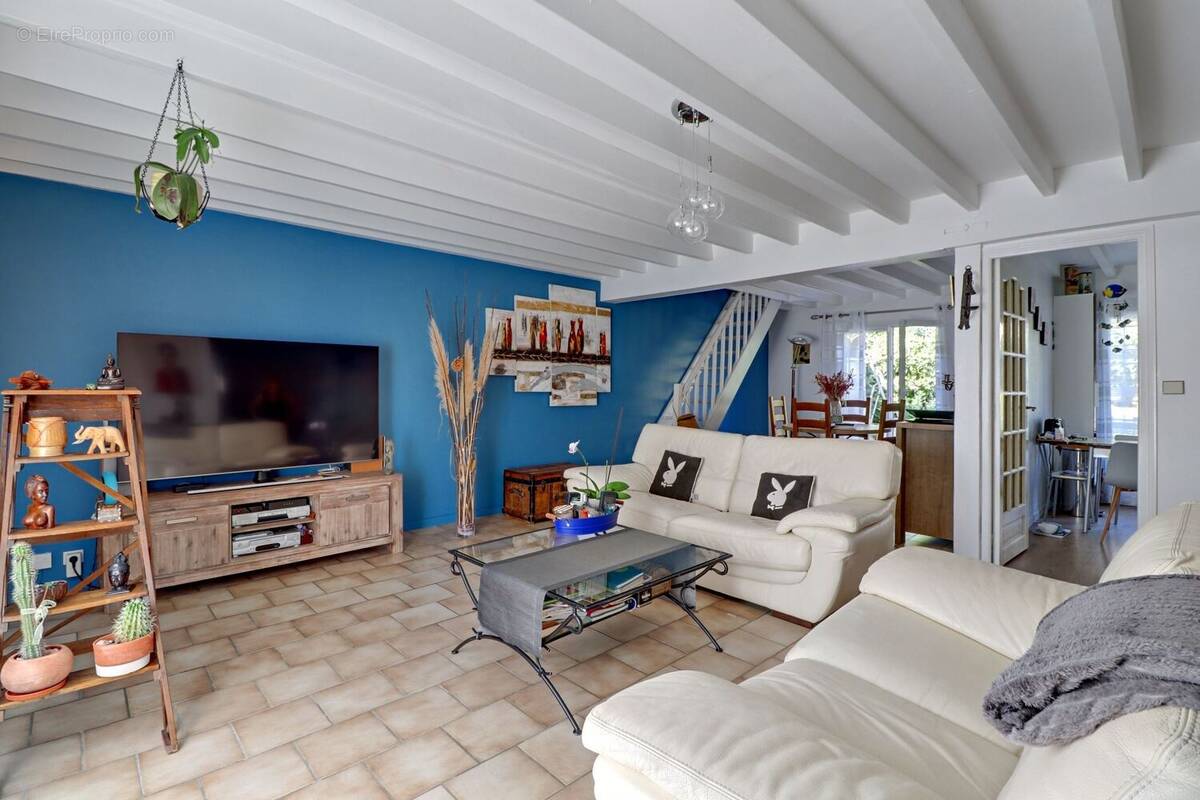 Maison à JOUY-LE-MOUTIER