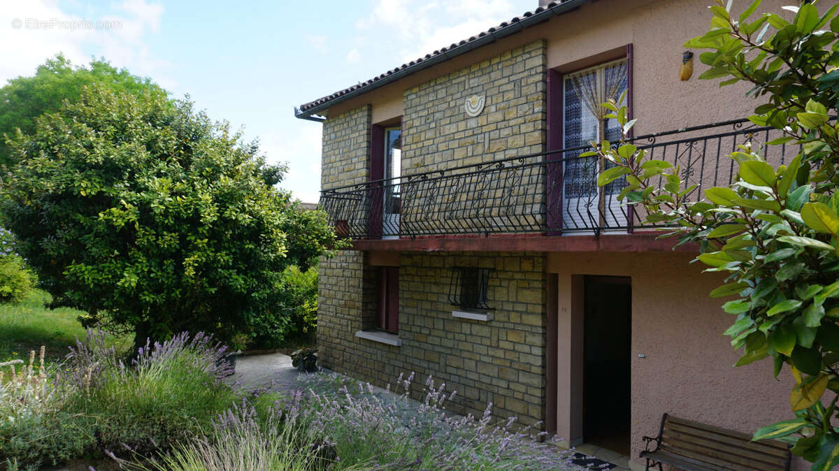 Maison à CASTELNAU-MONTRATIER