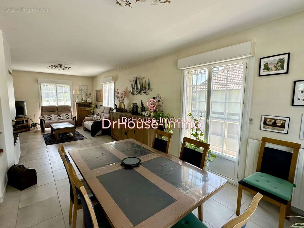 Maison 212 m² à Douvres-La-Delivrande  - photo 2