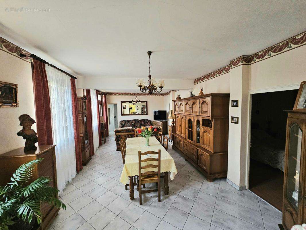 Maison à MONTESCOURT-LIZEROLLES