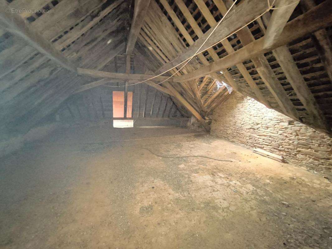 Appartement à POUANCE