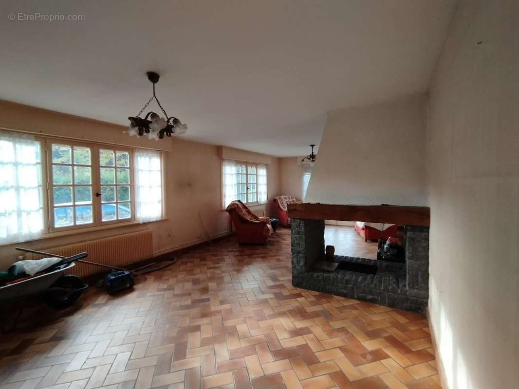 Maison à AVESNES-SUR-HELPE