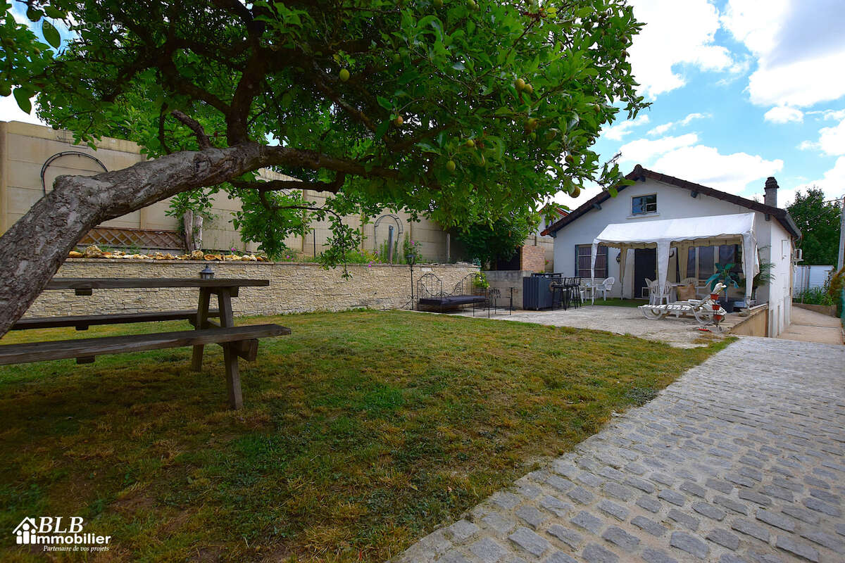 Maison à LES ESSARTS-LE-ROI