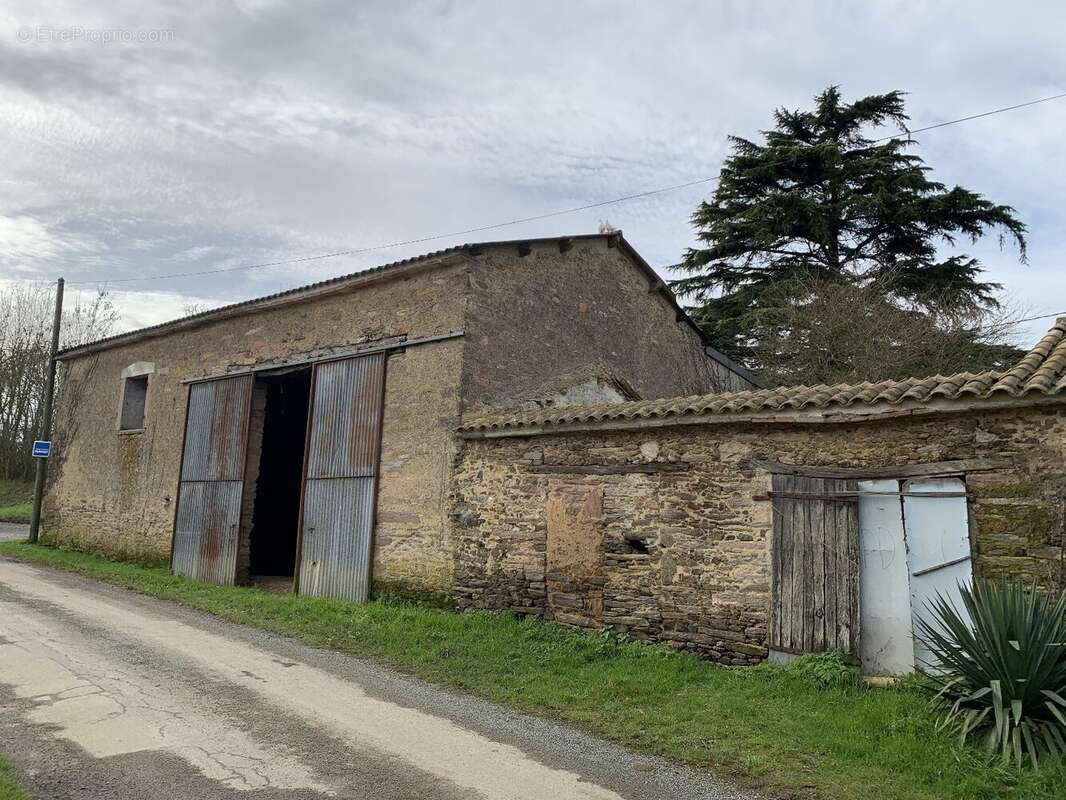 Commerce à SAINT-PIERRE-DU-CHEMIN