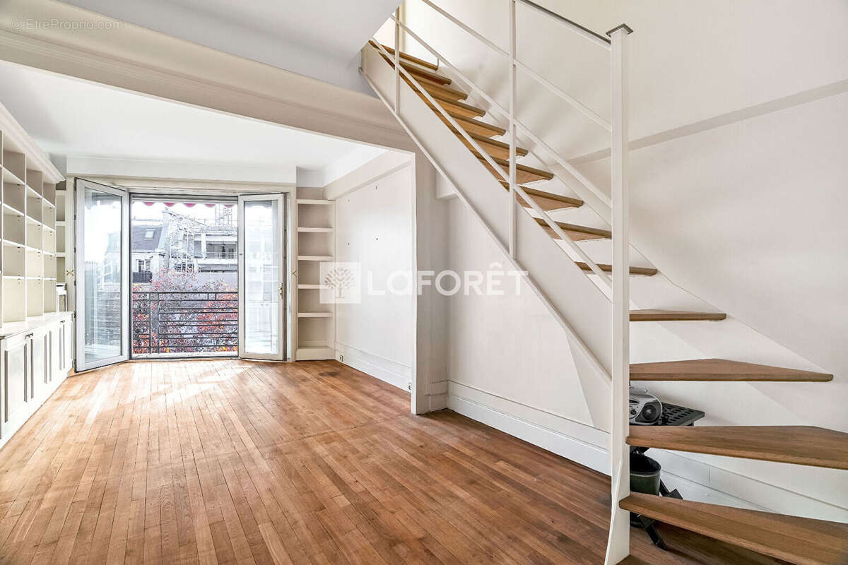 Appartement à PARIS-17E