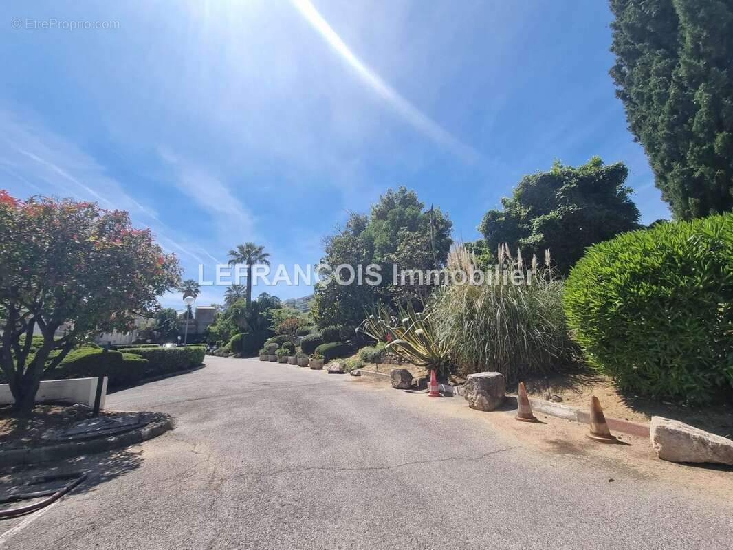 Appartement à VALLAURIS