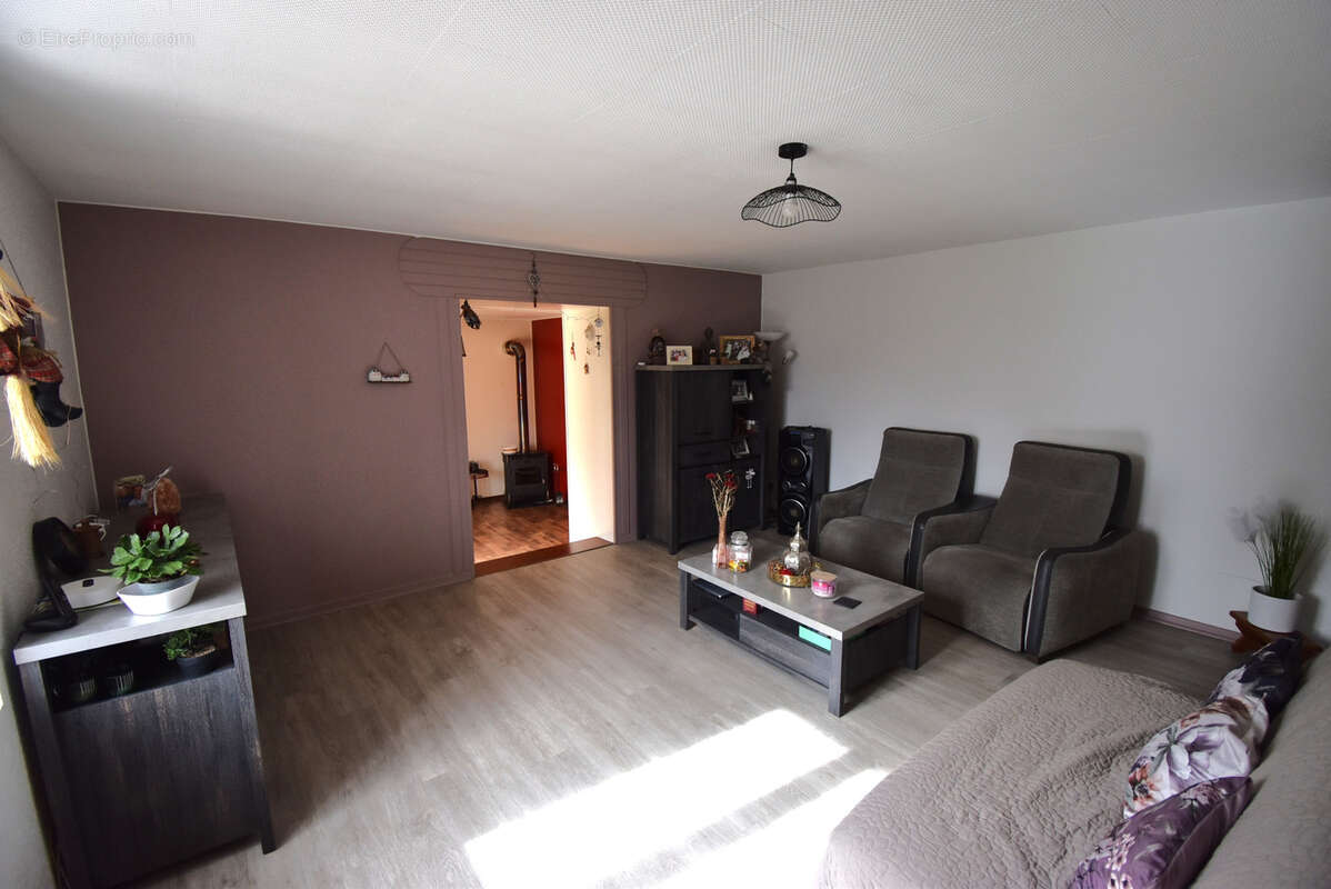 Maison à FLEUREY-LES-SAINT-LOUP