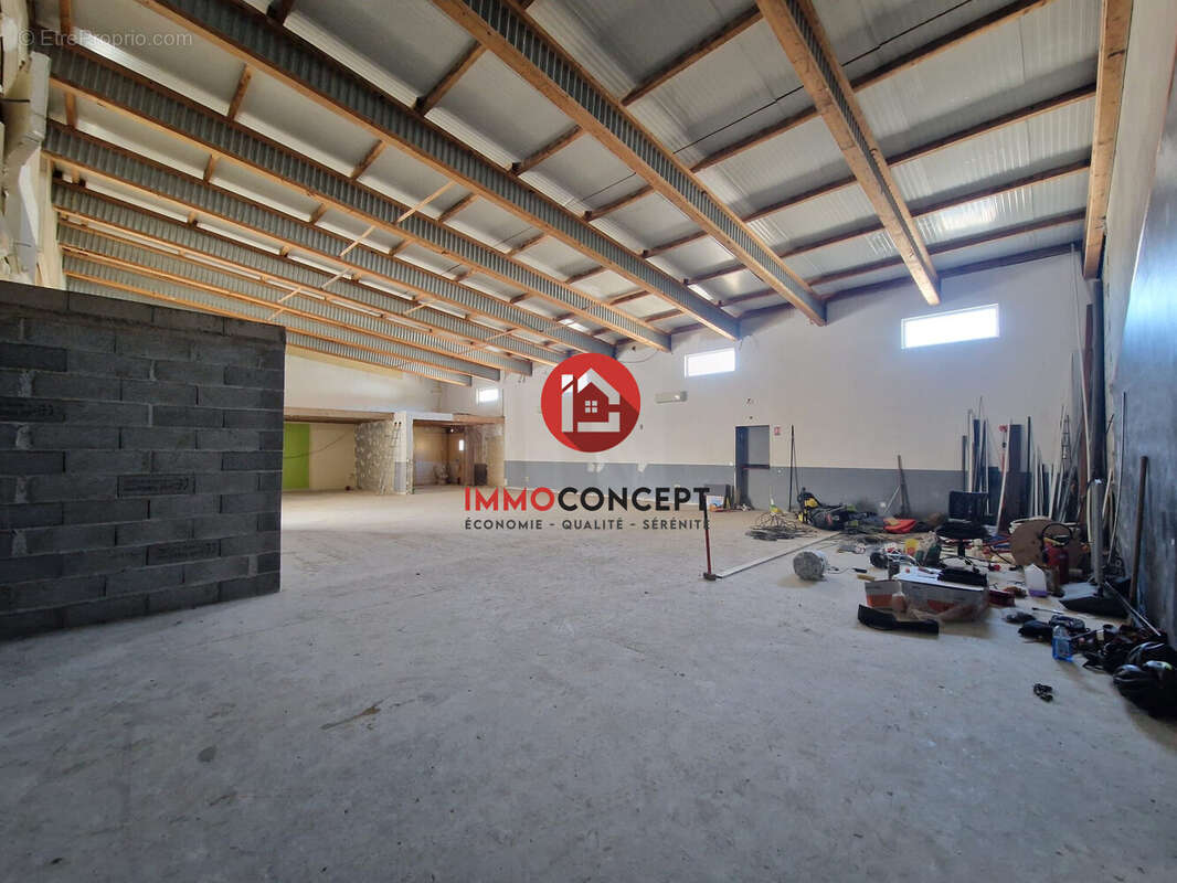 Commerce à BAGNOLS-SUR-CEZE