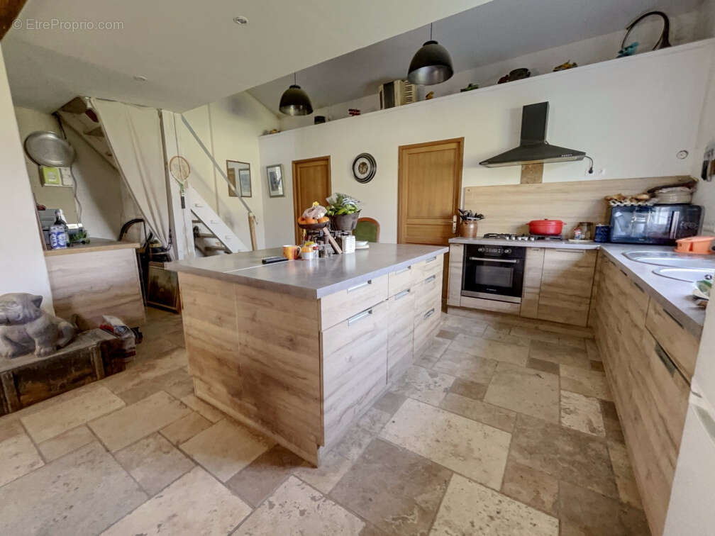 Maison à SAINT-ASTIER